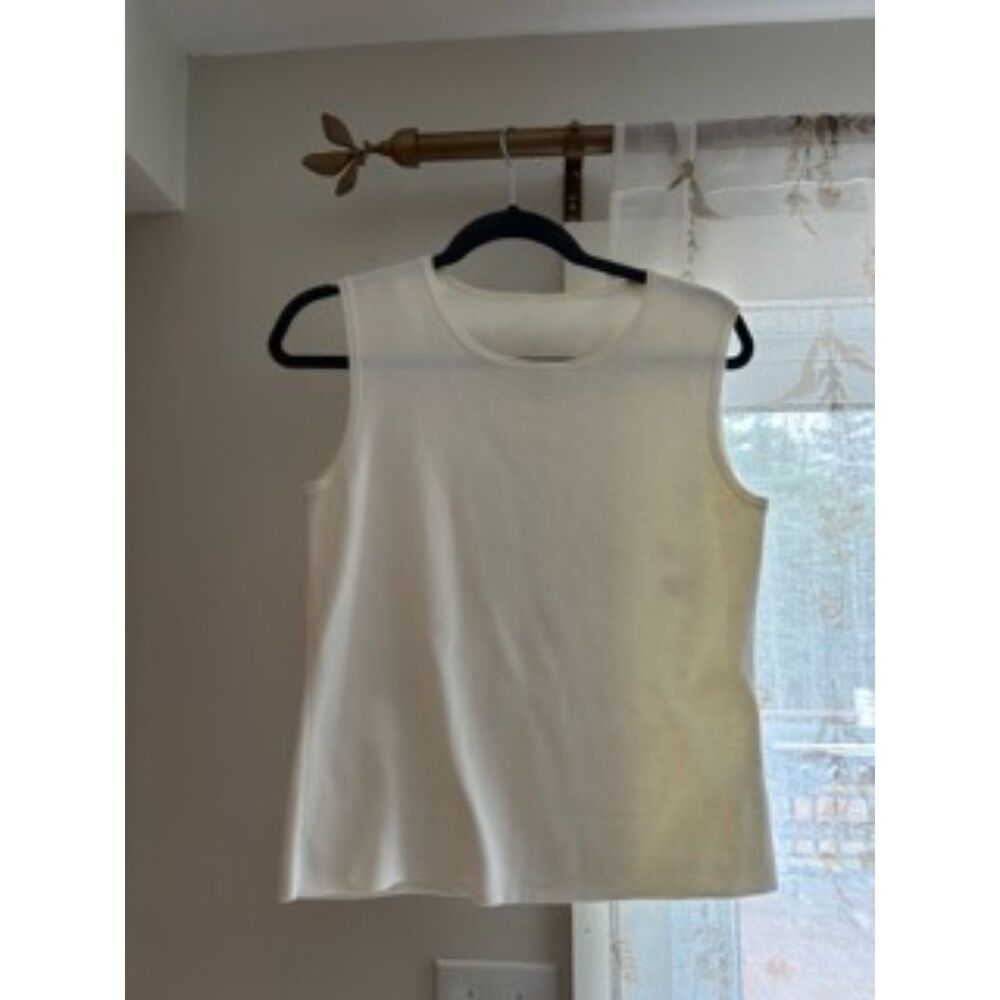 White Sleeveless Shell Top Women’s Medium Classic Knit